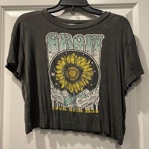 Cropped tee (L) - VERY soft